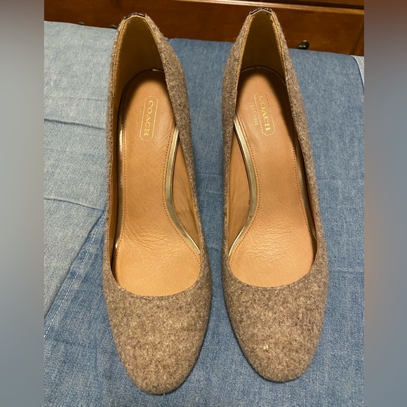 Beautiful Coach Ophelia Pumps - Picture 4 of 10